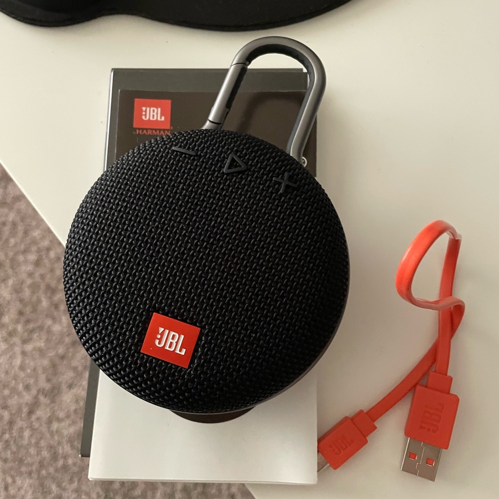JBL Clip Travel Speaker